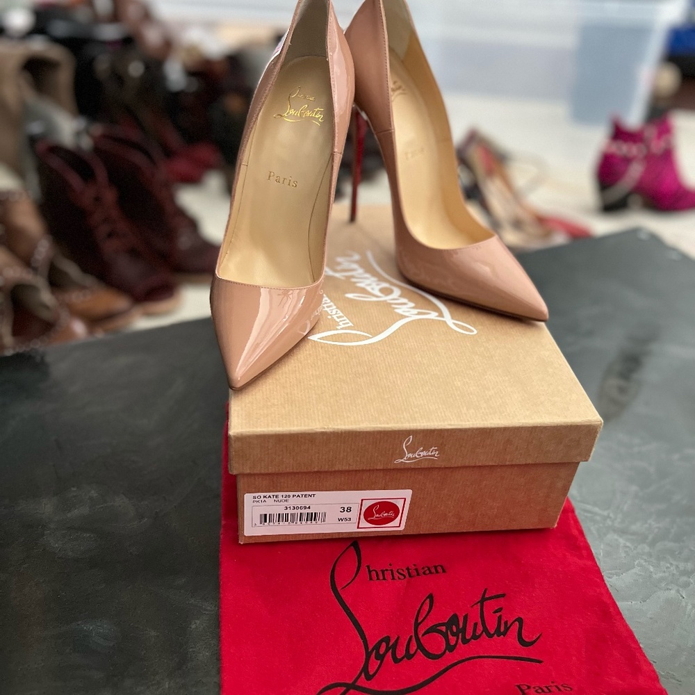 Christian Louboutin Nude size 38 Kates
